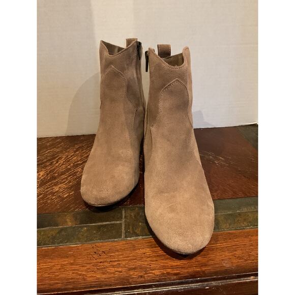 Steve Madden - Hipstr -Sueded Leather Ankle Boot w/Stack Heel -Taupe Beige -10B - Picture 1 of 12